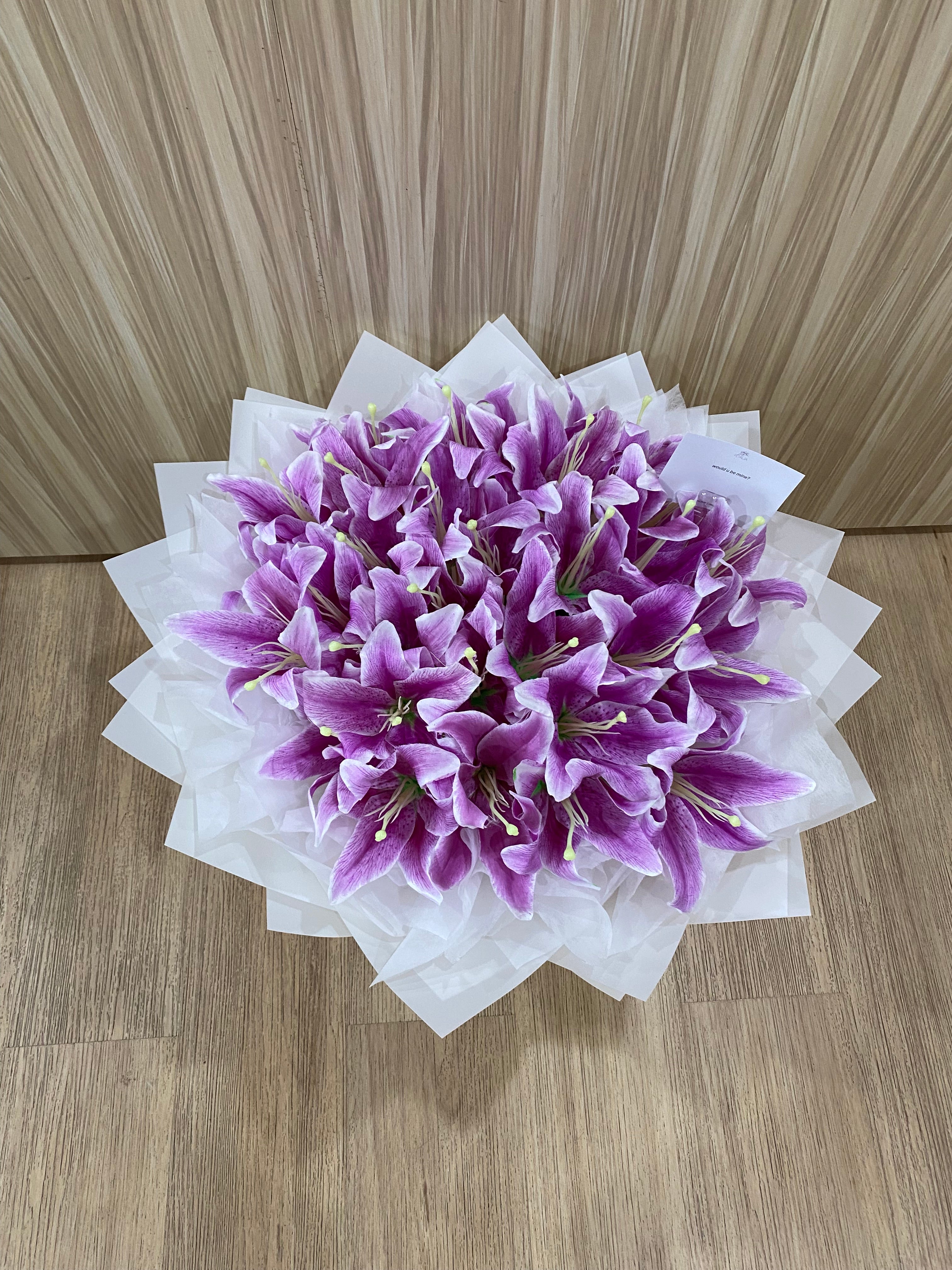 Lily Luxe (Artificial)